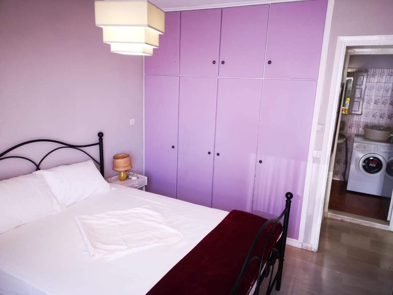 Comfortable Beachfront Apartment Лоутраки Экстерьер фото