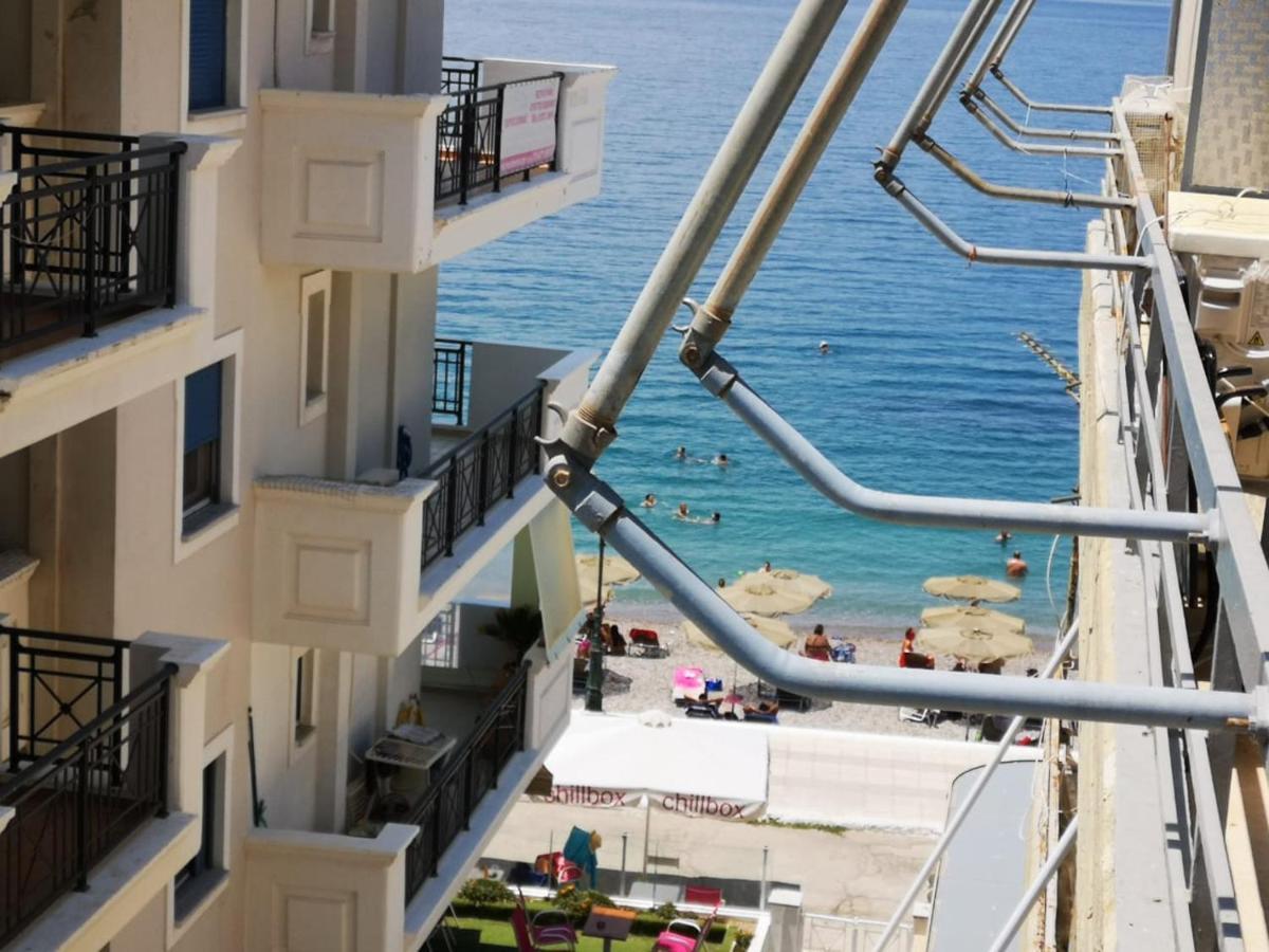 Comfortable Beachfront Apartment Лоутраки Экстерьер фото