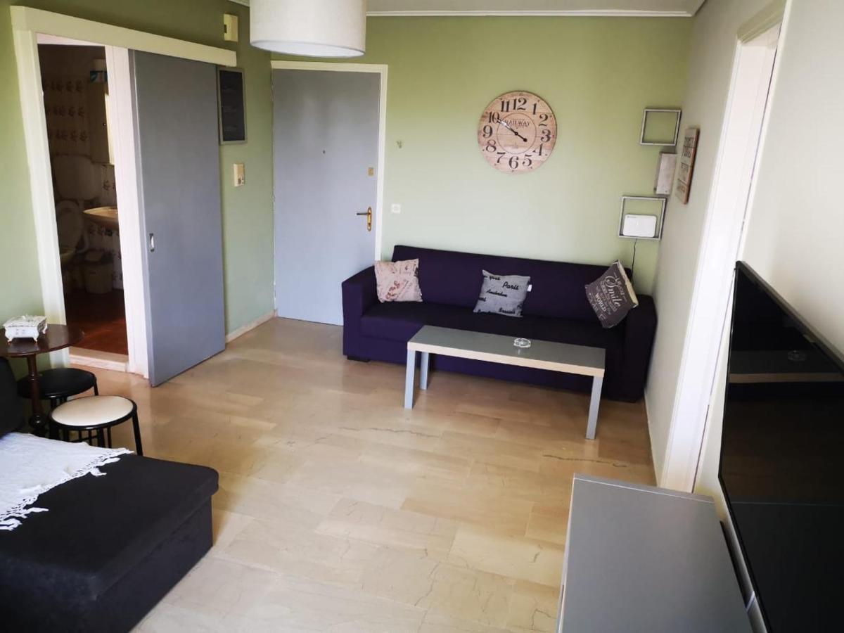Comfortable Beachfront Apartment Лоутраки Экстерьер фото