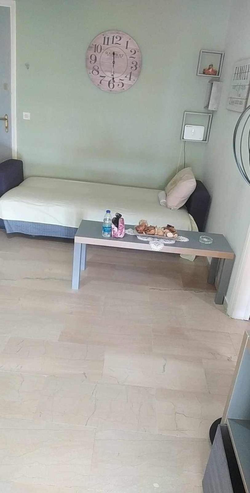 Comfortable Beachfront Apartment Лоутраки Экстерьер фото