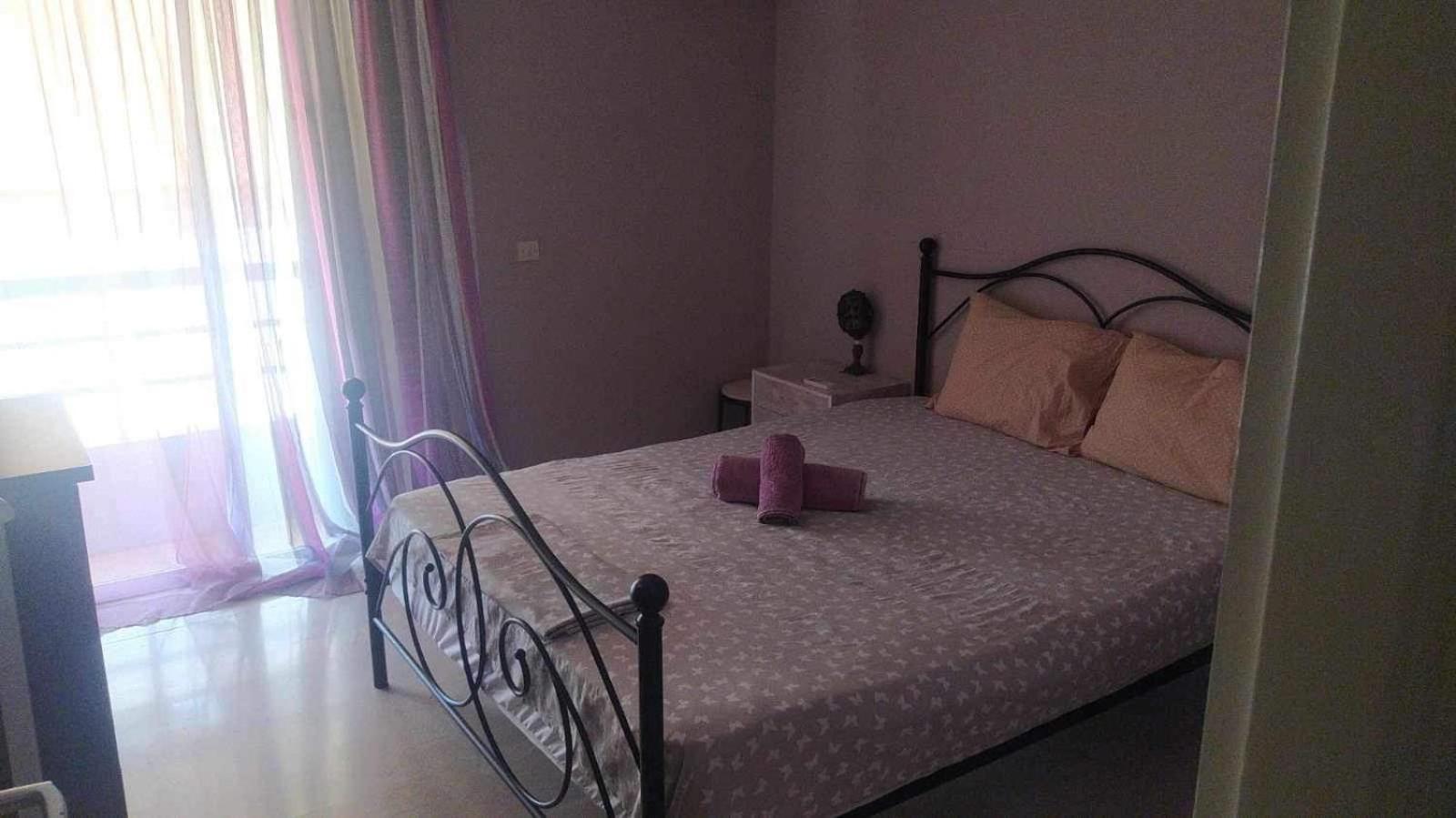 Comfortable Beachfront Apartment Лоутраки Экстерьер фото