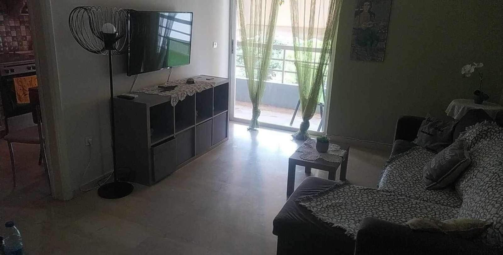 Comfortable Beachfront Apartment Лоутраки Экстерьер фото