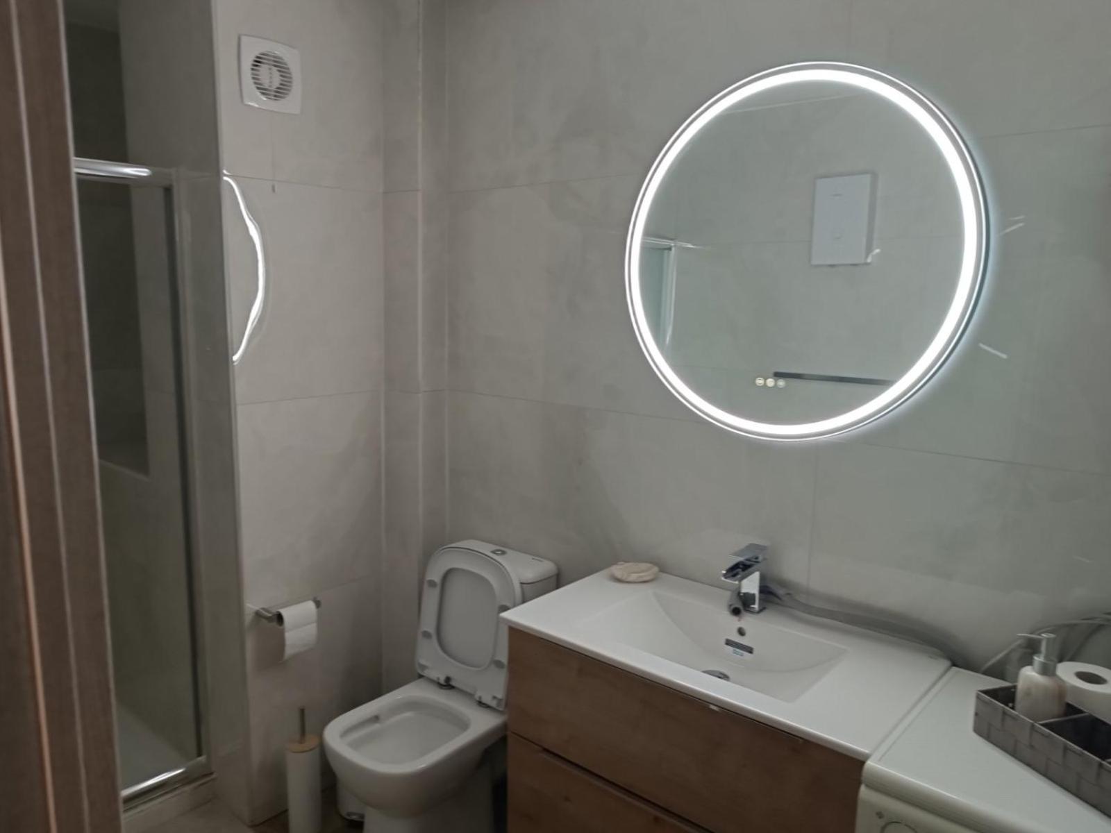 Comfortable Beachfront Apartment Лоутраки Экстерьер фото