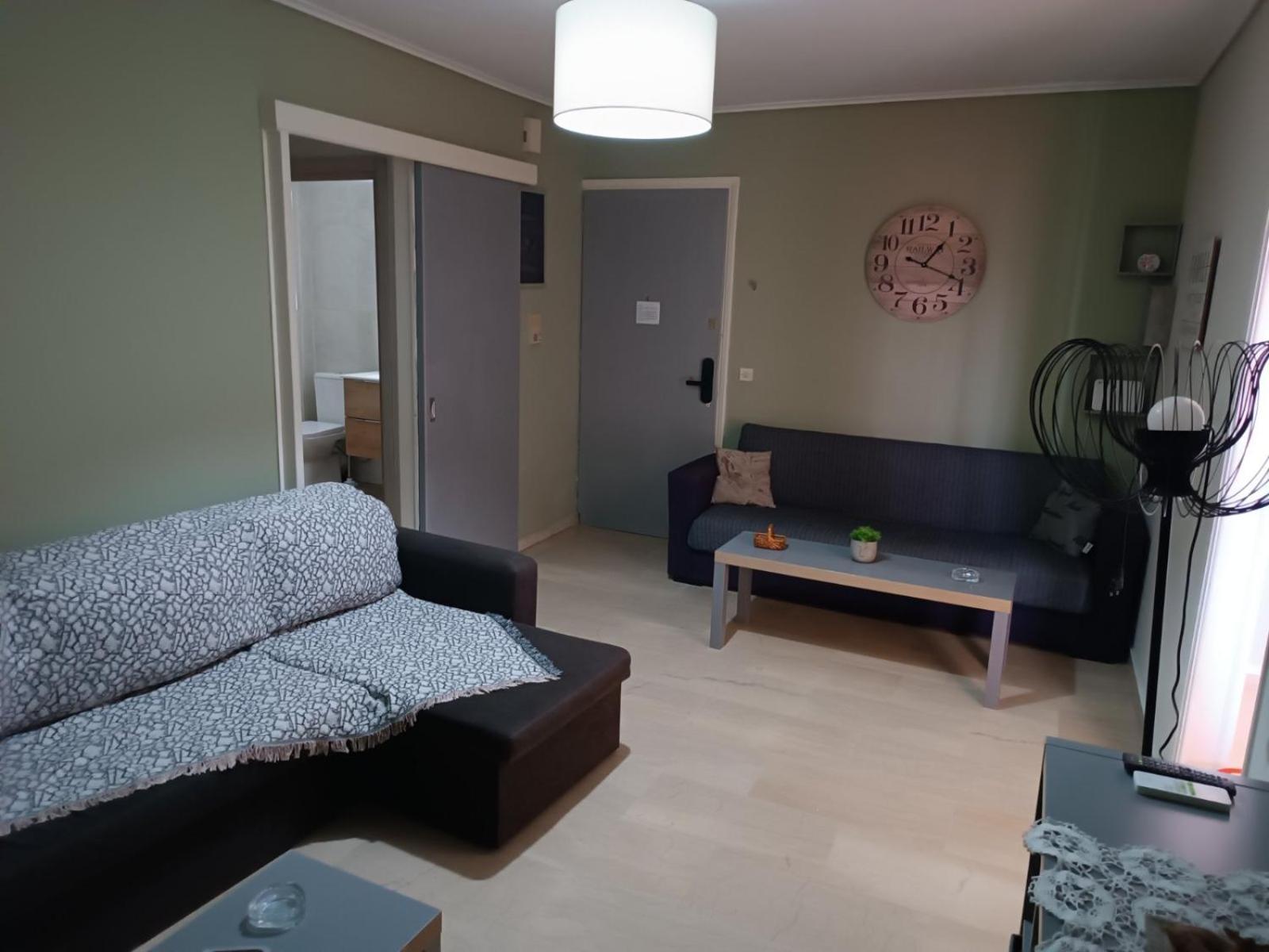 Comfortable Beachfront Apartment Лоутраки Экстерьер фото