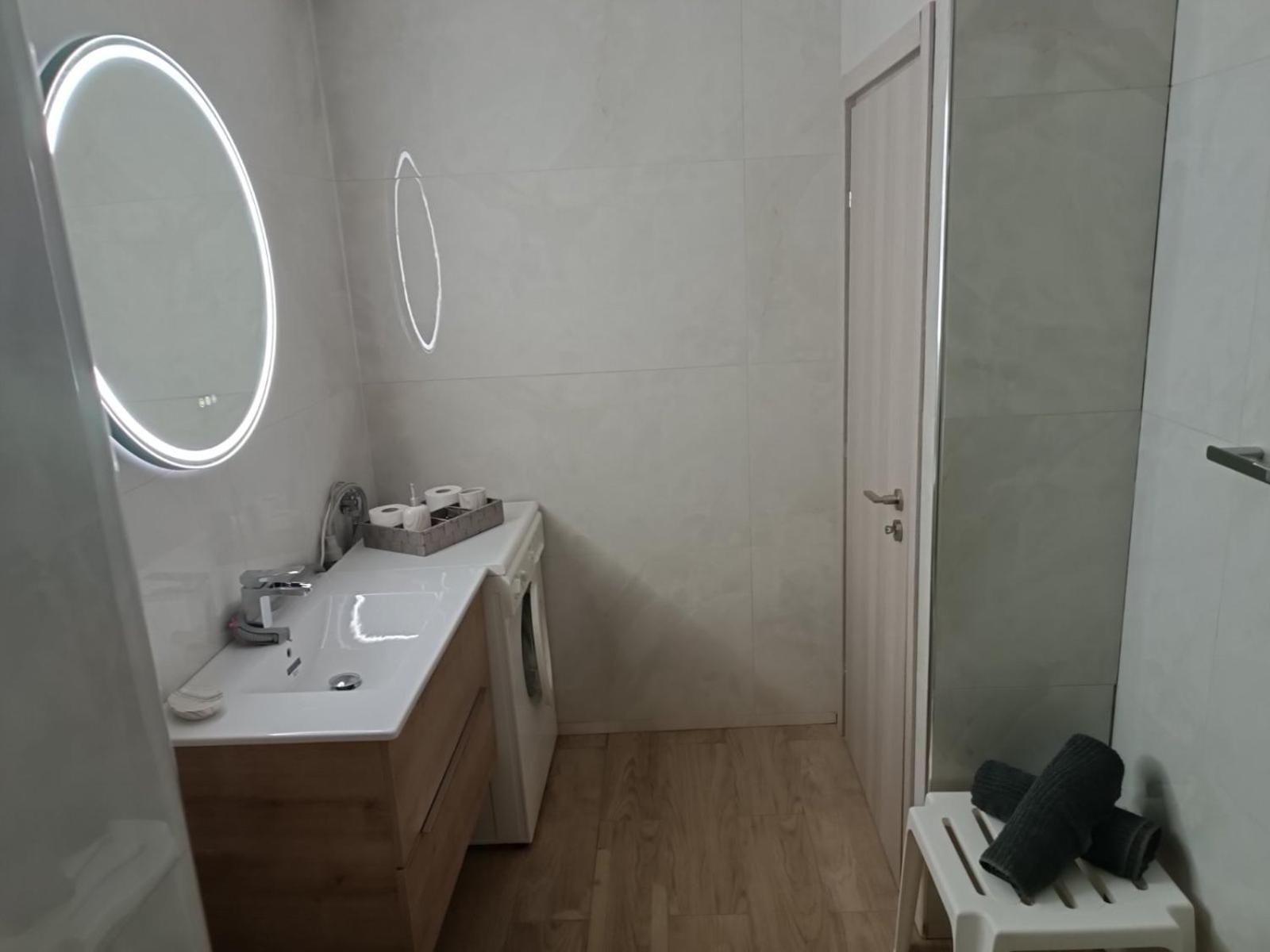 Comfortable Beachfront Apartment Лоутраки Экстерьер фото